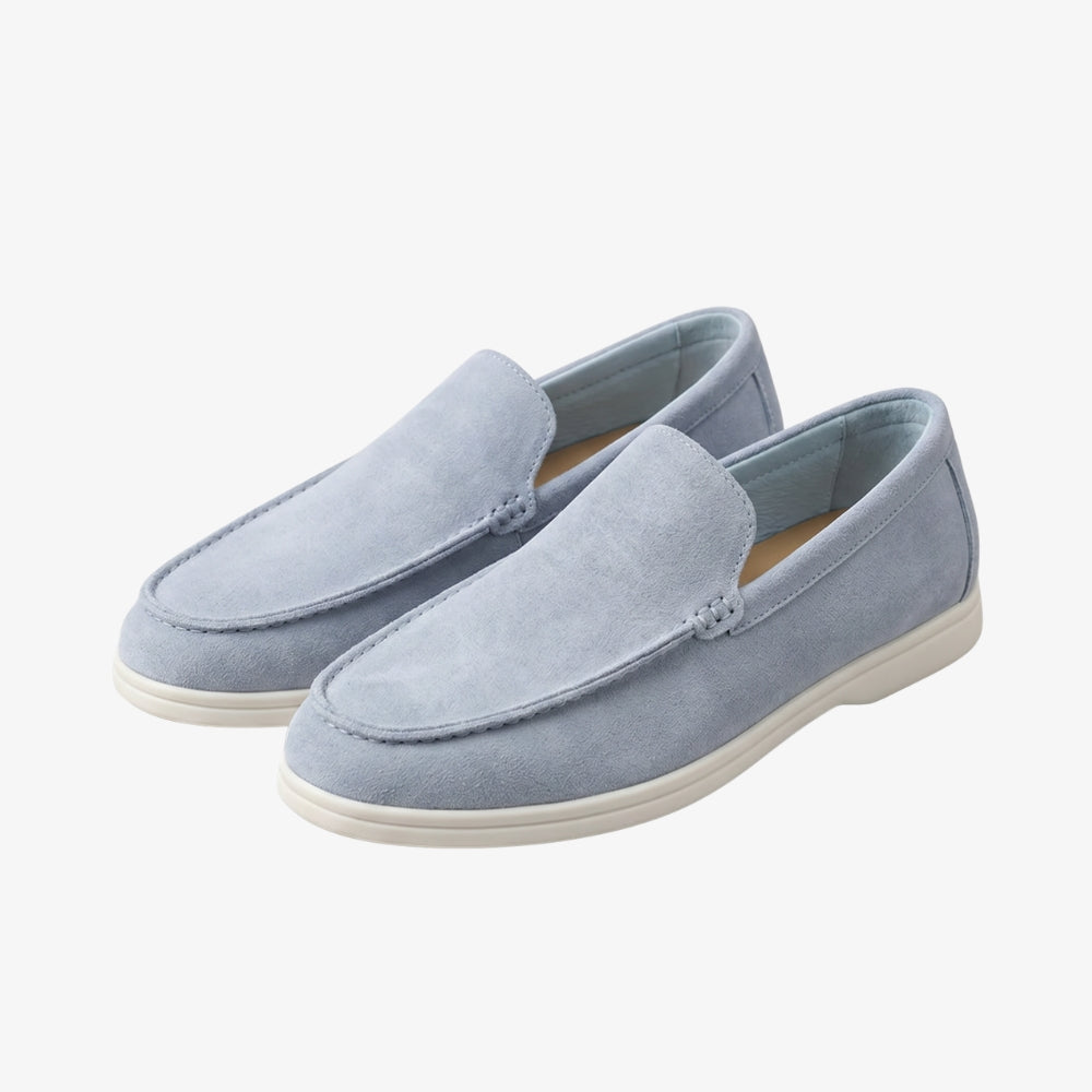 Mocassino in camoscio da uomo stile slip on con suola bianca