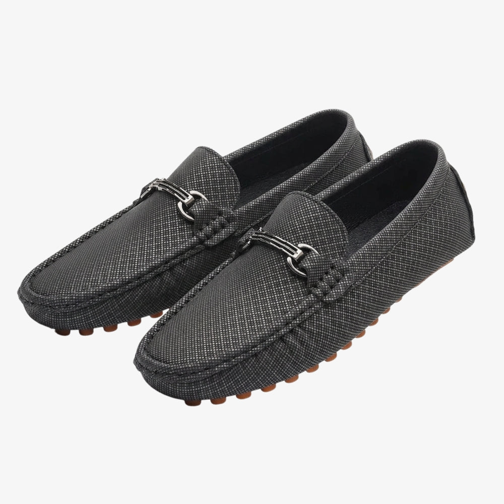 Mocassino in pelle effetto texture da uomo con fibbia argentata
