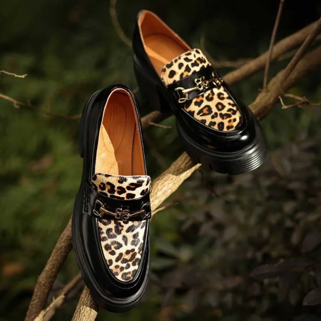 Mocassini neri leopardati con tacco da donna in pelle