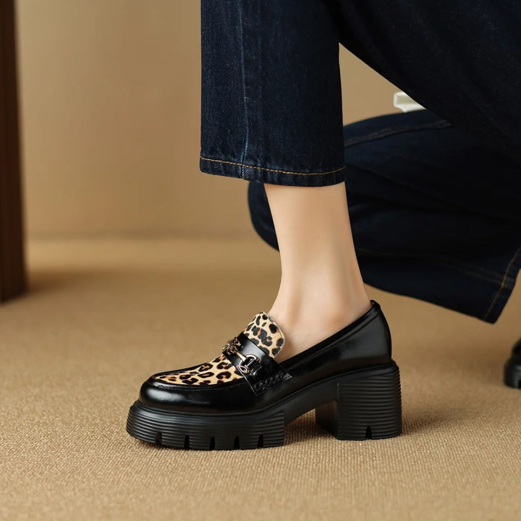 Mocassini neri leopardati con tacco da donna in pelle