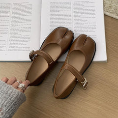 Ballerine Mary Jane stile Tabi, Marrone