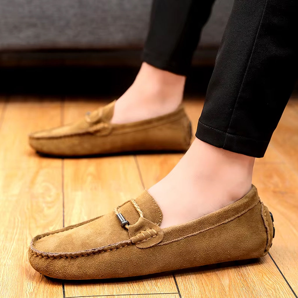 Mocassino stile barca in camoscio per uomo