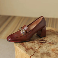Mocassino con tacco in pelle stile vintage da donna, Marrone