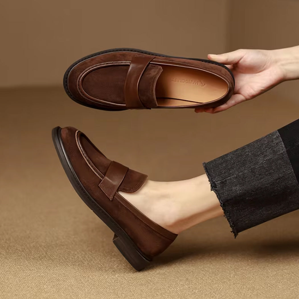 Mocassino classico in camoscio per donna