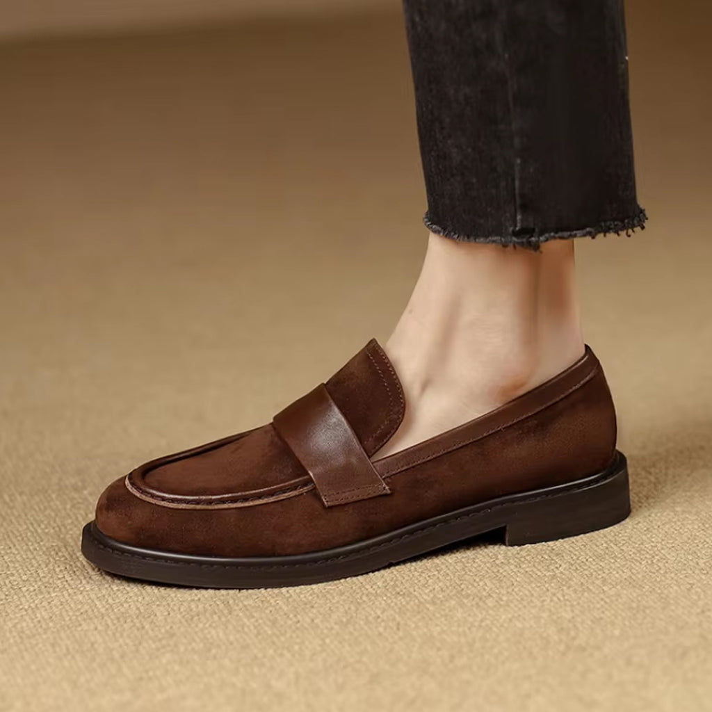 Mocassino classico in camoscio per donna