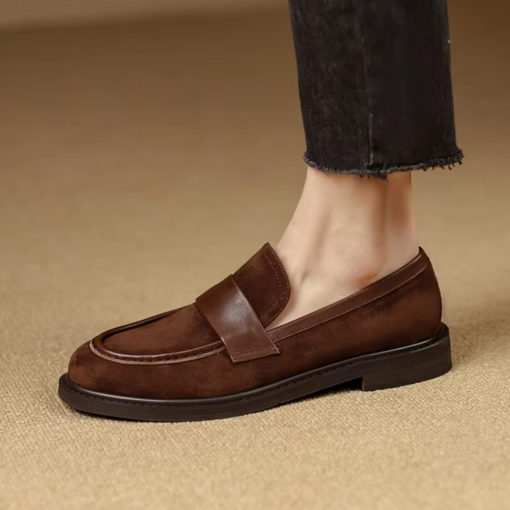 Mocassino classico in camoscio per donna