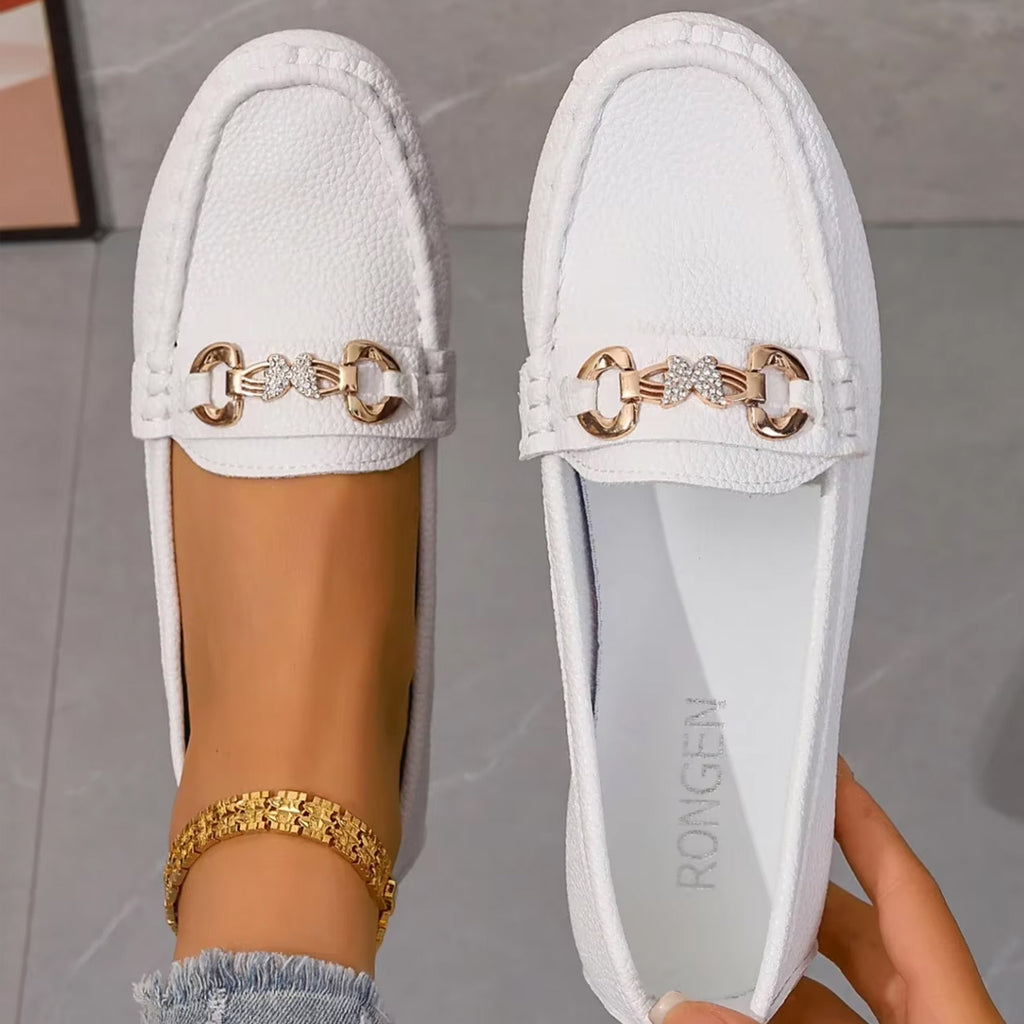 Mocassino casual con dettagli catena e strass