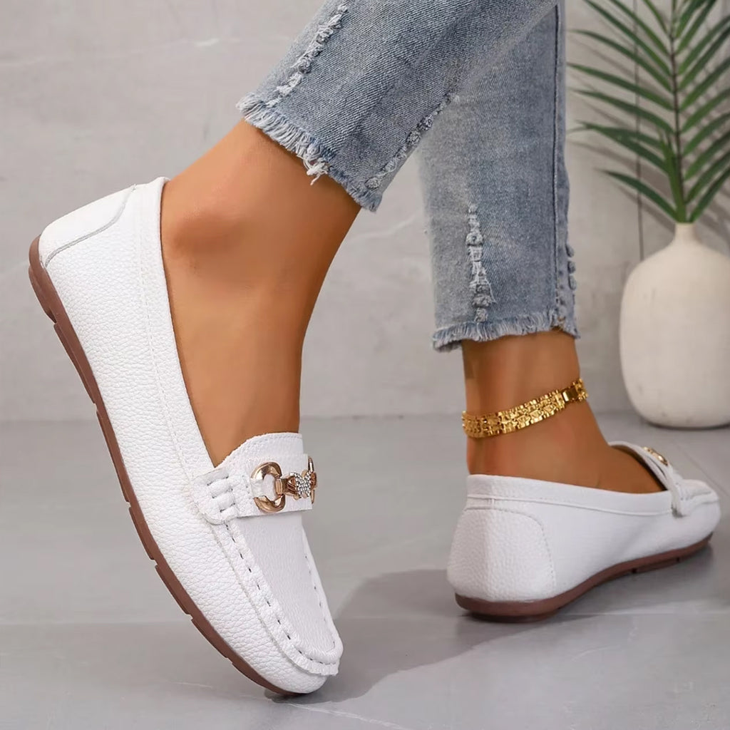 Mocassino casual con dettagli catena e strass
