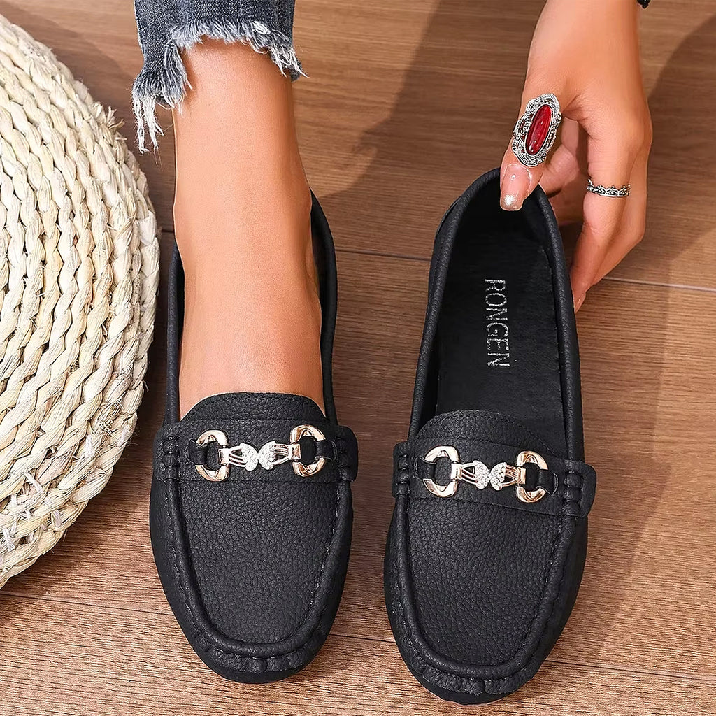 Mocassino casual con dettagli catena e strass