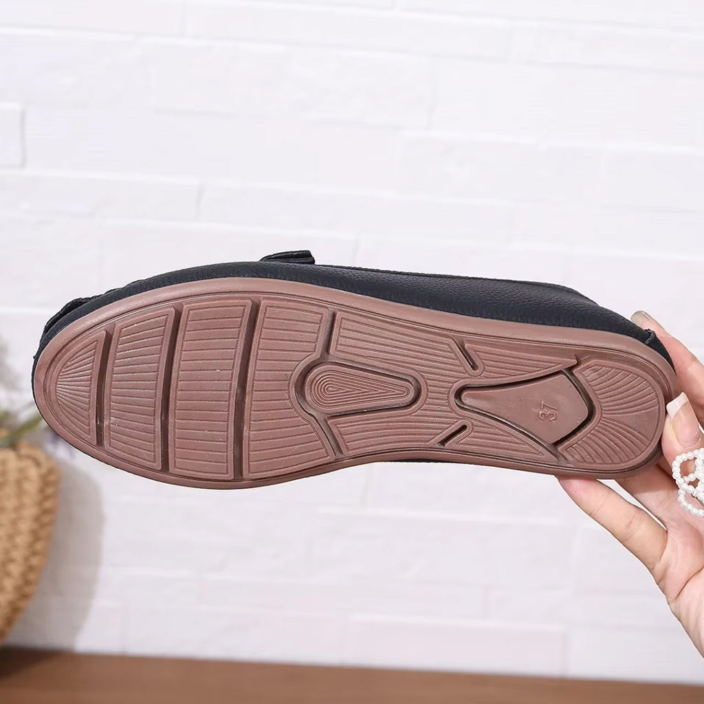 Mocassino casual con dettagli catena e strass