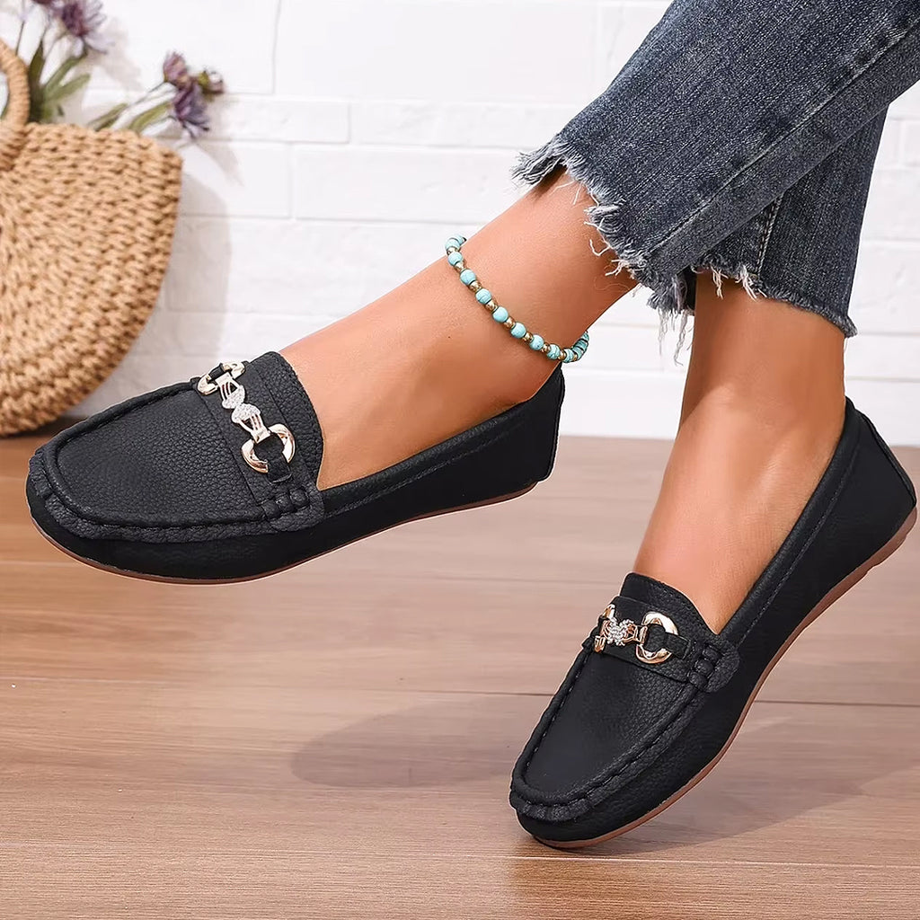 Mocassino casual con dettagli catena e strass