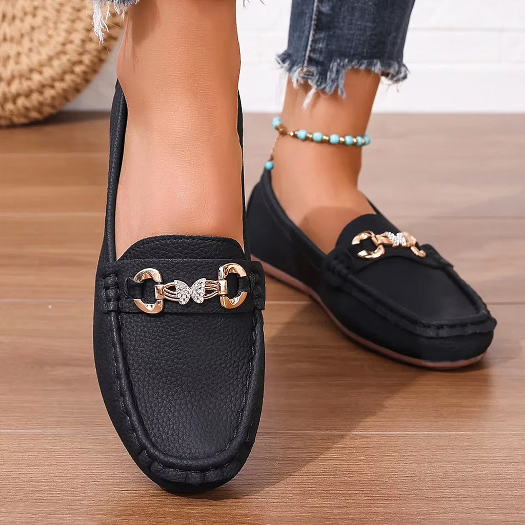 Mocassino casual con dettagli catena e strass