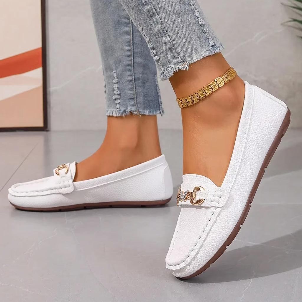 Mocassino casual con dettagli catena e strass