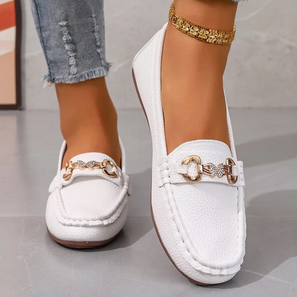 Mocassino casual con dettagli catena e strass