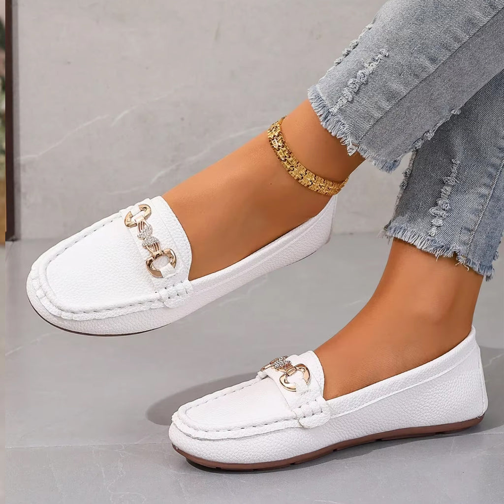 Mocassino casual con dettagli catena e strass