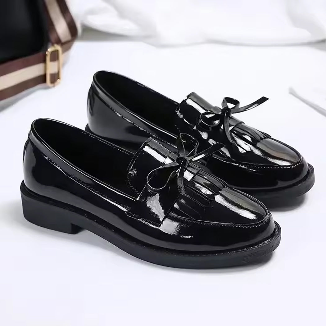 Mocassino verniciato con frange e fiocco