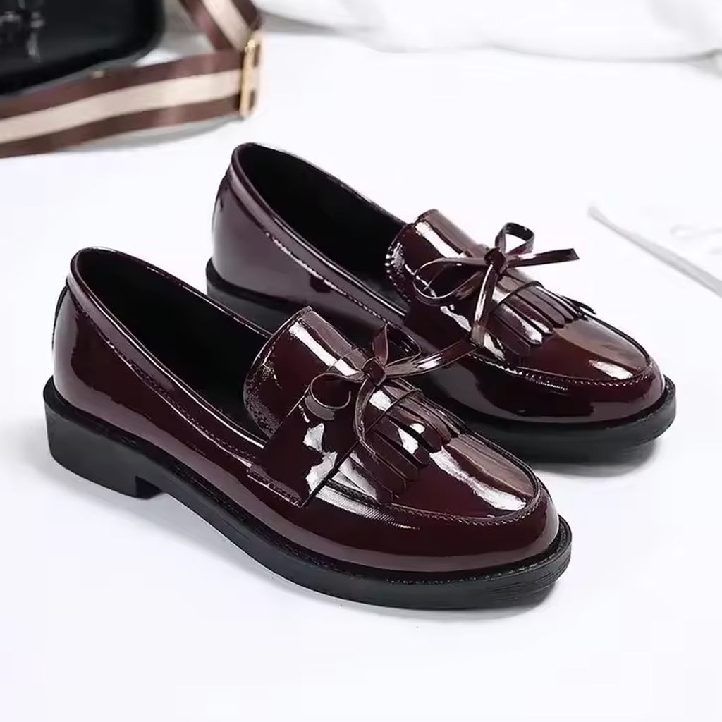 Mocassino verniciato con frange e fiocco