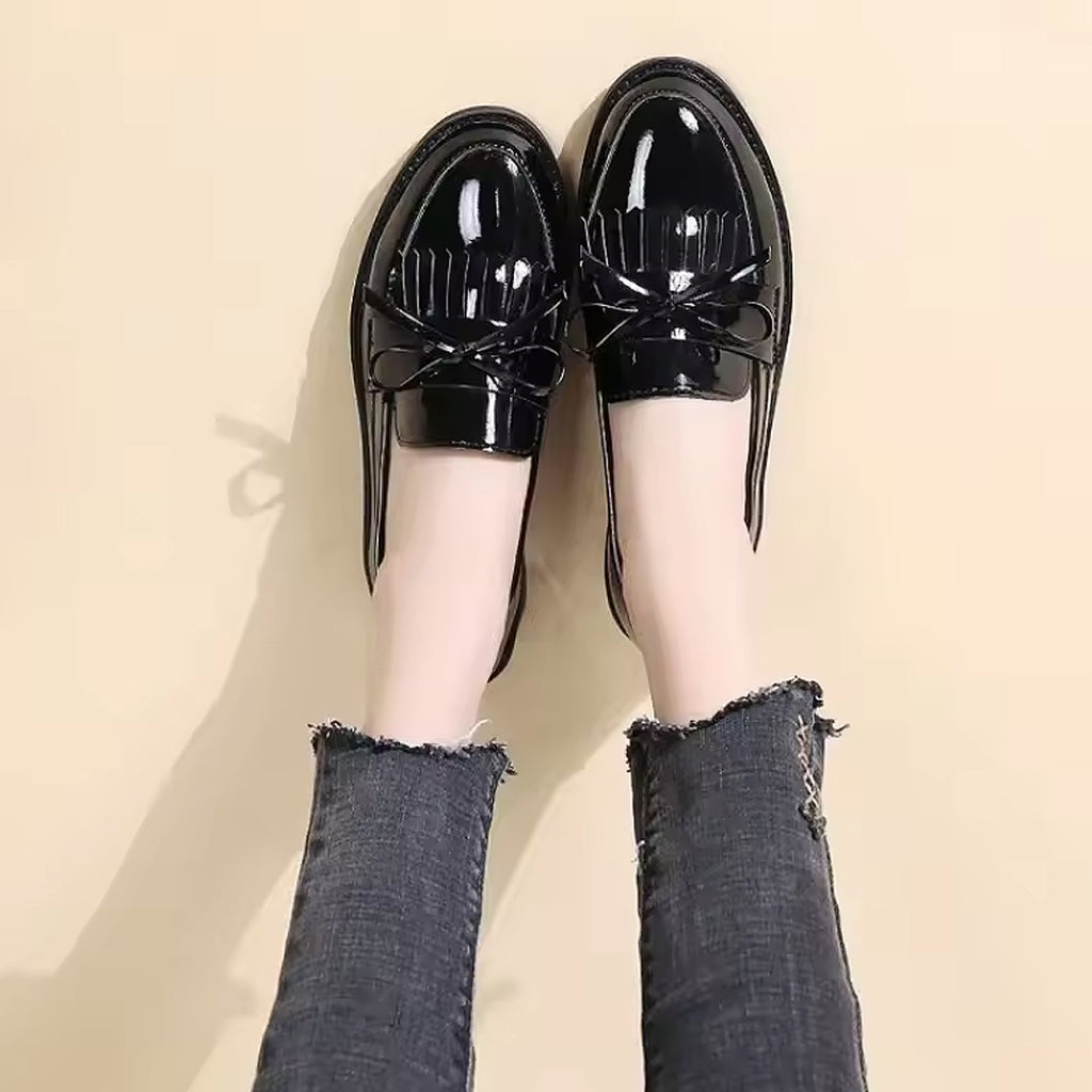 Mocassino verniciato con frange e fiocco