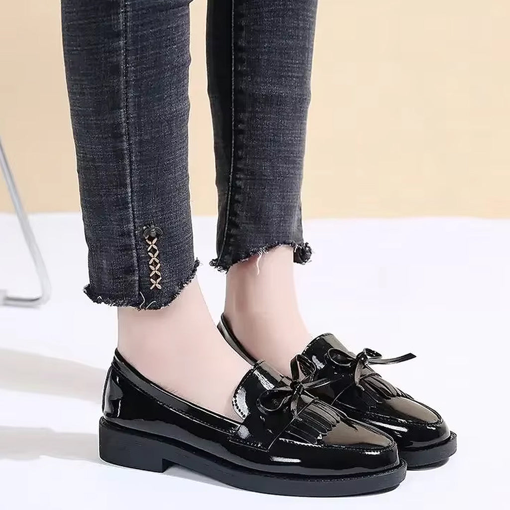 Mocassino verniciato con frange e fiocco