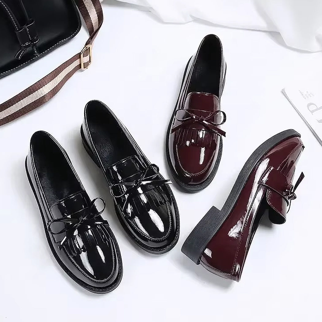 Mocassino verniciato con frange e fiocco