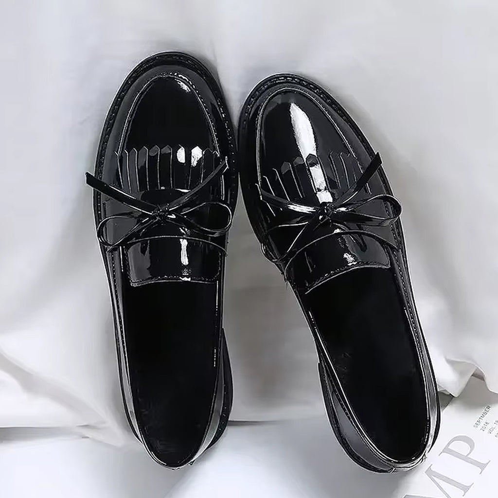 Mocassino verniciato con frange e fiocco