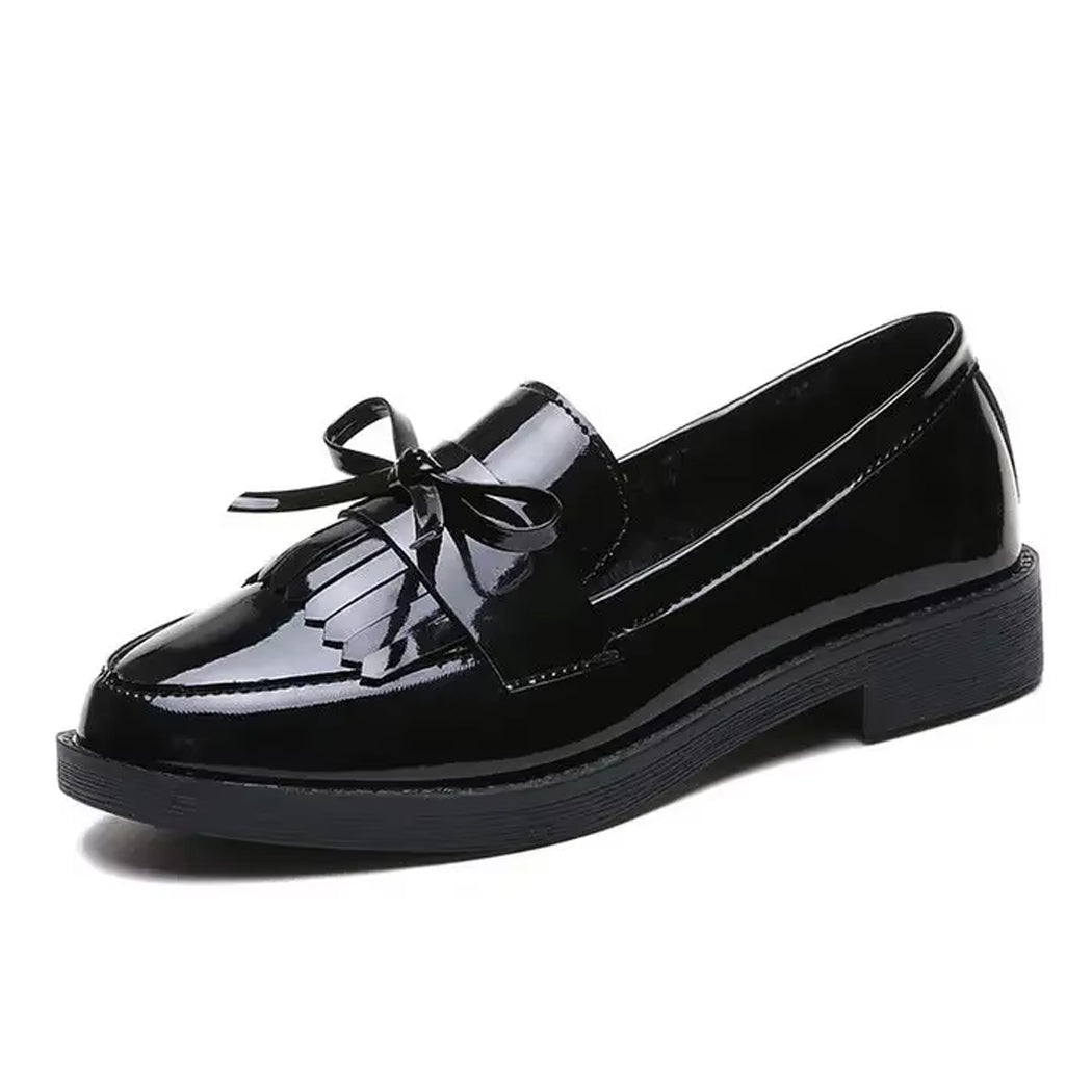 Mocassino verniciato con frange e fiocco