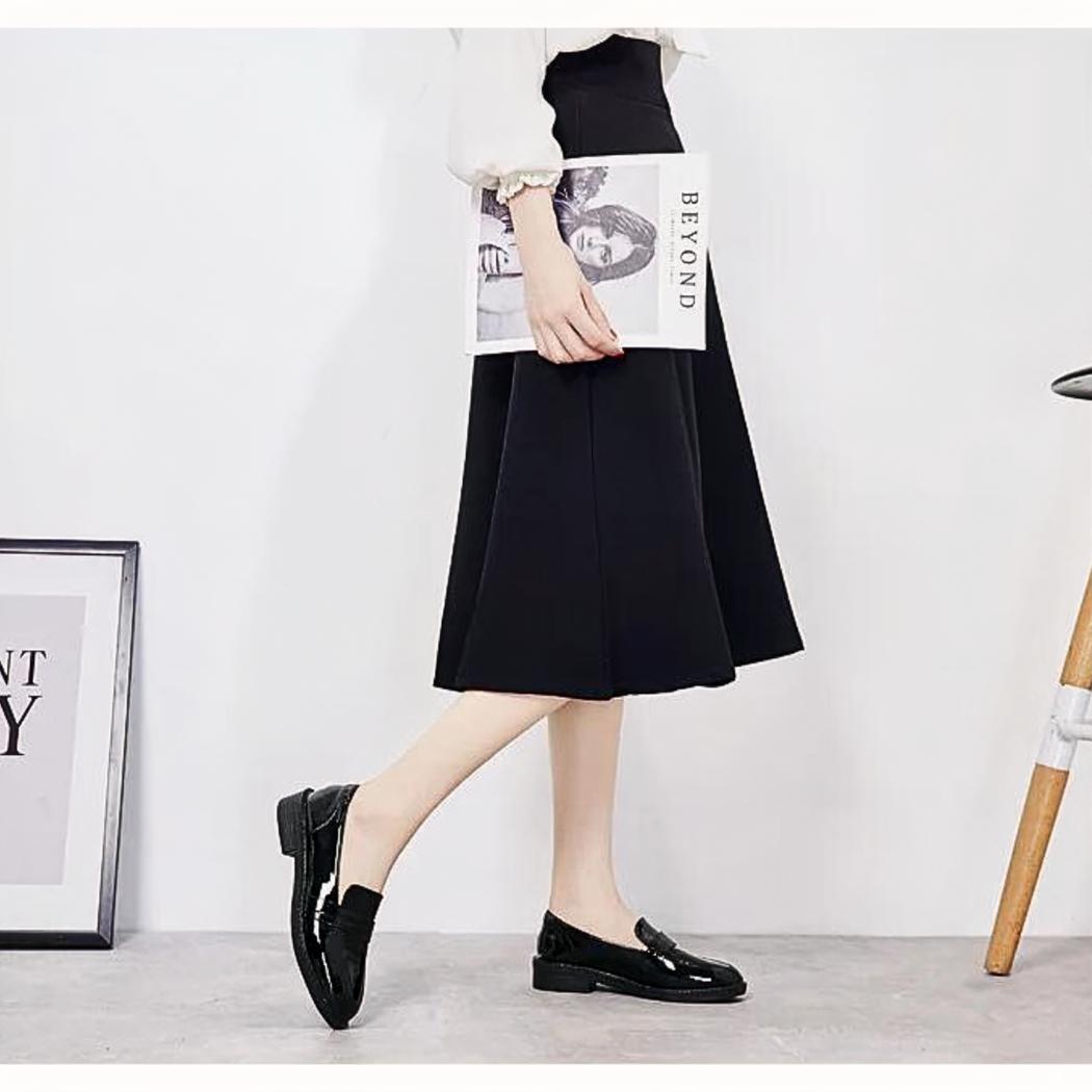 Mocassini neri con tacco quadrato da donna in stile preppy