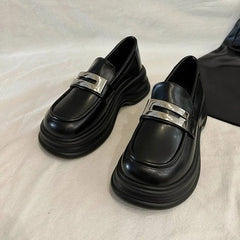 Mocassini con platform e cinturino argentato, Nero