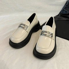 Mocassini con platform e cinturino argentato, Beige