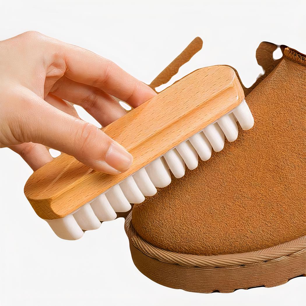 Spazzola detergente per scarpe in camoscio