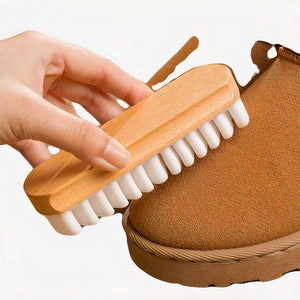 Spazzola detergente per scarpe in camoscio