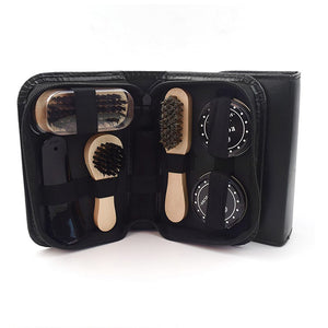 Kit per la cura delle scarpe in astuccio nero aperto