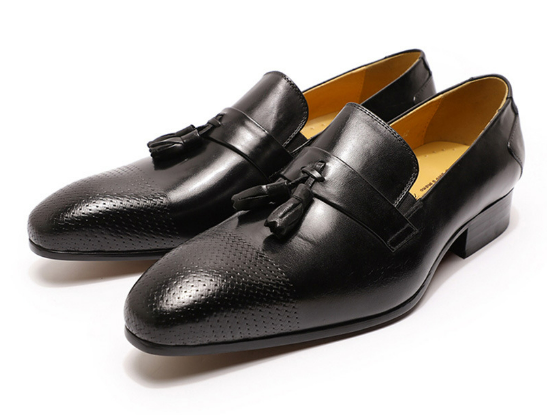 Mocassini con nappina in pelle dal design elegante per uomo