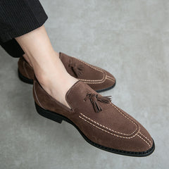 Mocassini con nappine in camoscio sintetico stile vintage, Marrone