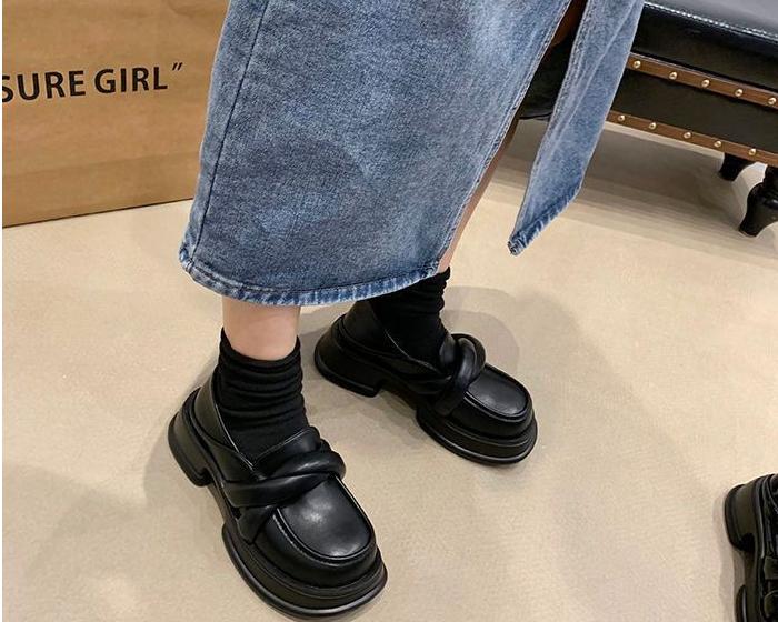 Mocassini neri in similpelle con plateau per donna