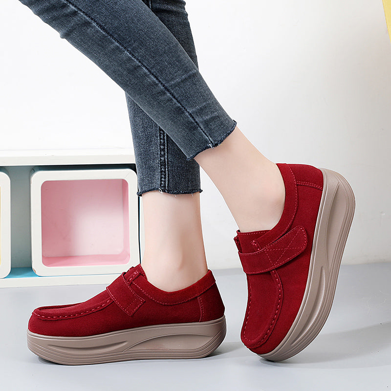 Mocassini con zeppa effetto scamosciato con chiusura velcro per donna