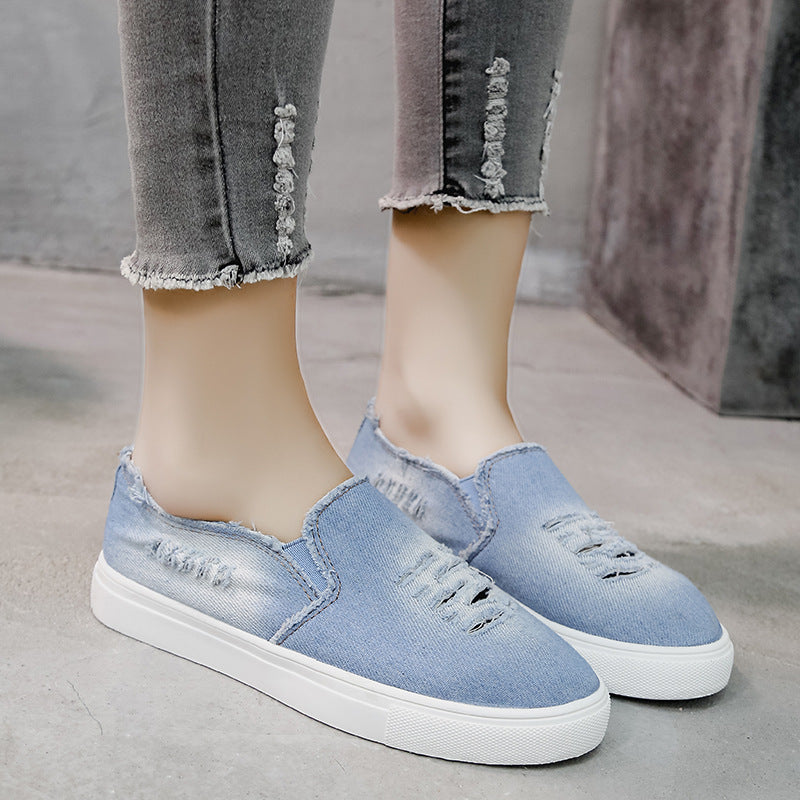 Mocassini in jeans chiaro slavato e strappato per donna