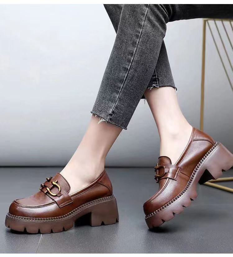 Mocassini con tacco in pelle stile retrò per donna
