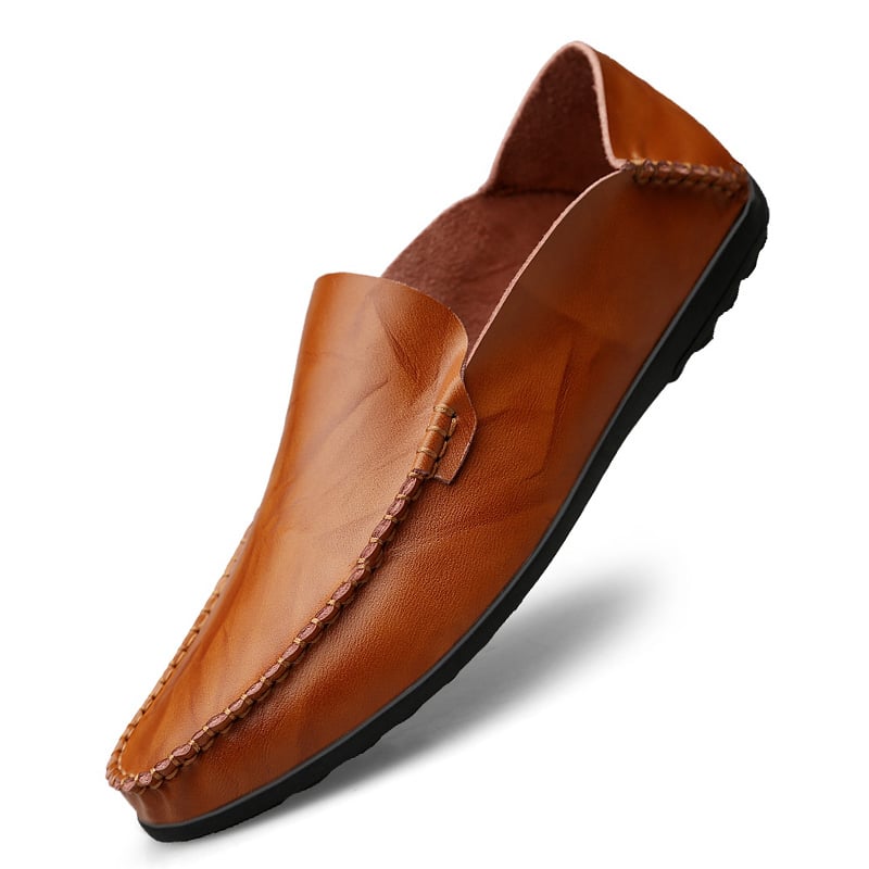 Mocassino in pelle marrone con chiusura in sbieco