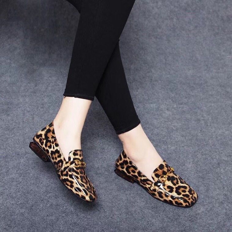Mocassini verniciati leopardati con tacco quadrato per donna