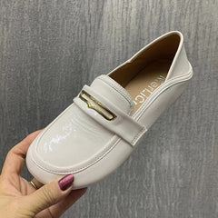Mocassini con punta rotonda in vernice per donna, Bianco