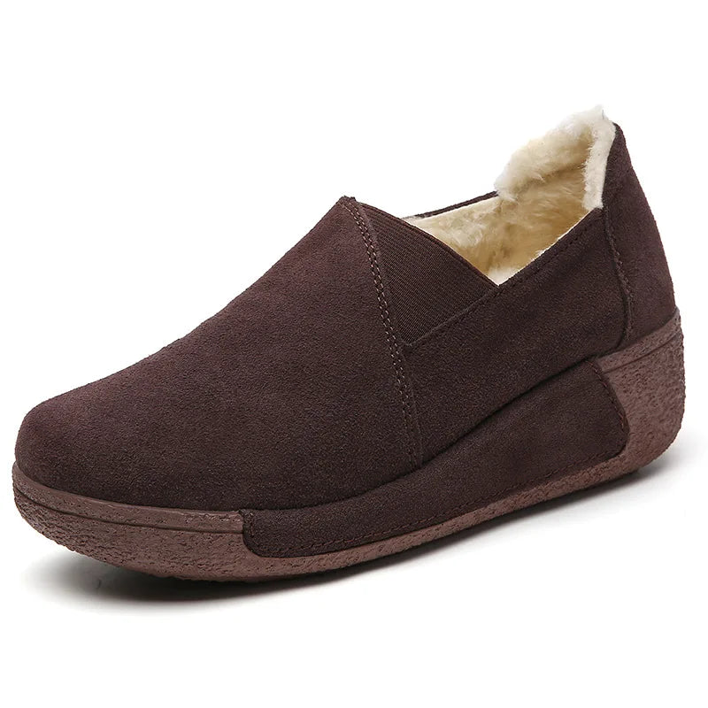 Mocassini in camoscio beige con suola rialzata