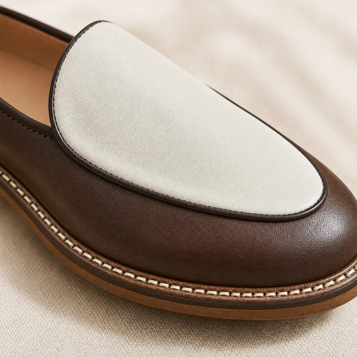 Mocassini eleganti uomo con cuciture a vista, colore beige Immagine
