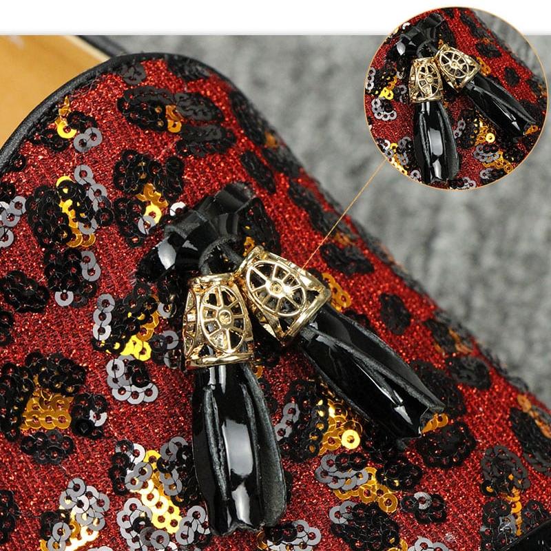Mocassini verniciati con nappe e paillettes