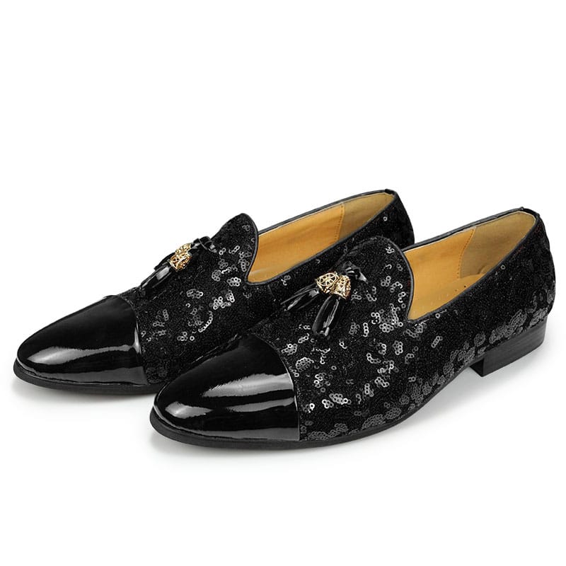 Mocassini verniciati con nappe e paillettes