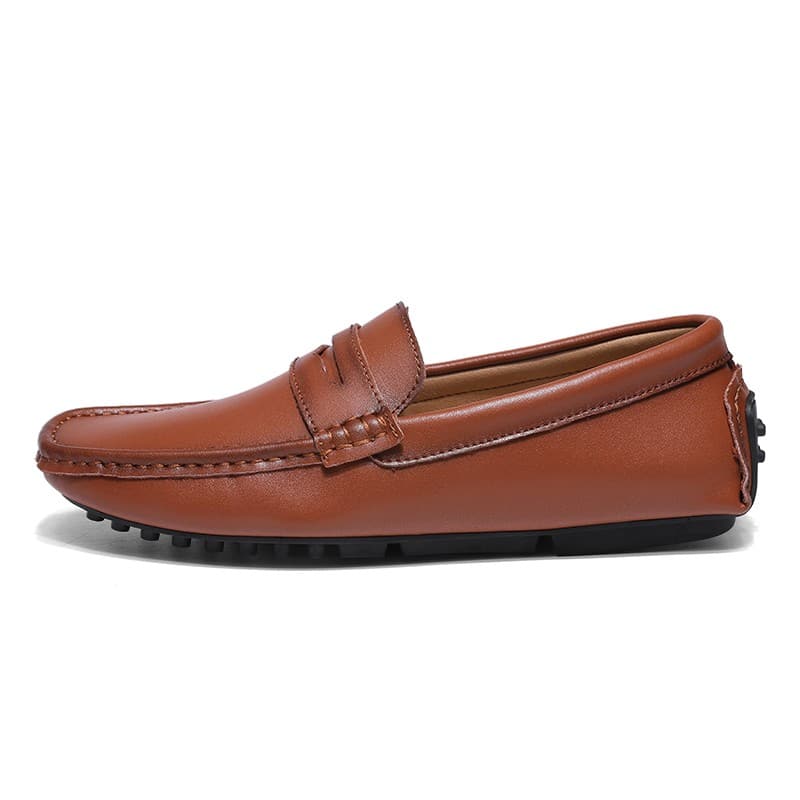 flessibilità del mocassino nero da uomo