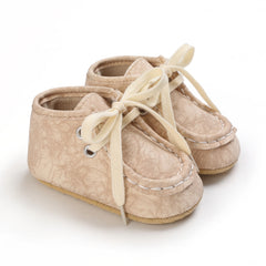 Mocassini alti con lacci in materiale effetto screpolato per neonato maschio, Beige