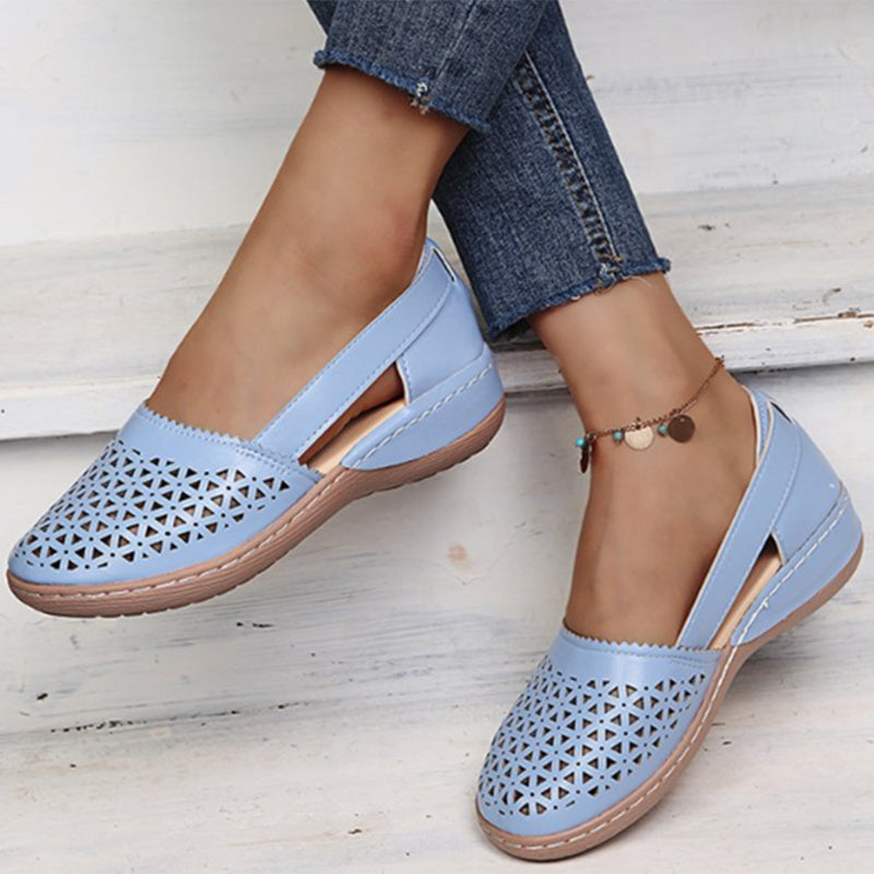 Mocassini traforati stile vintage con piccolo tacco compensato per donna