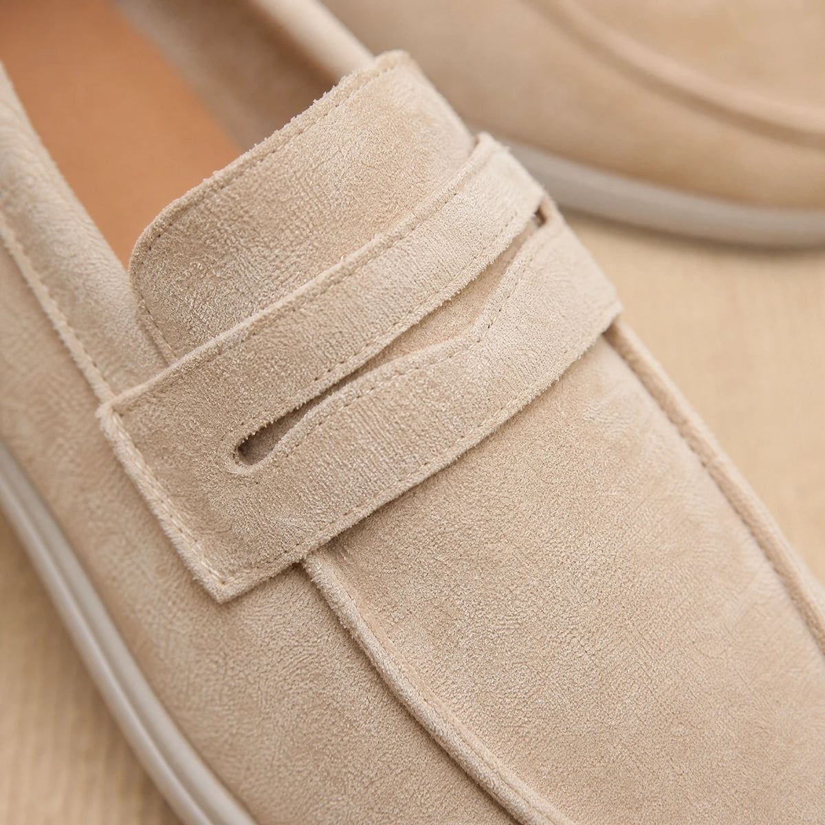 Mocassino con cinturino donna beige Immagine