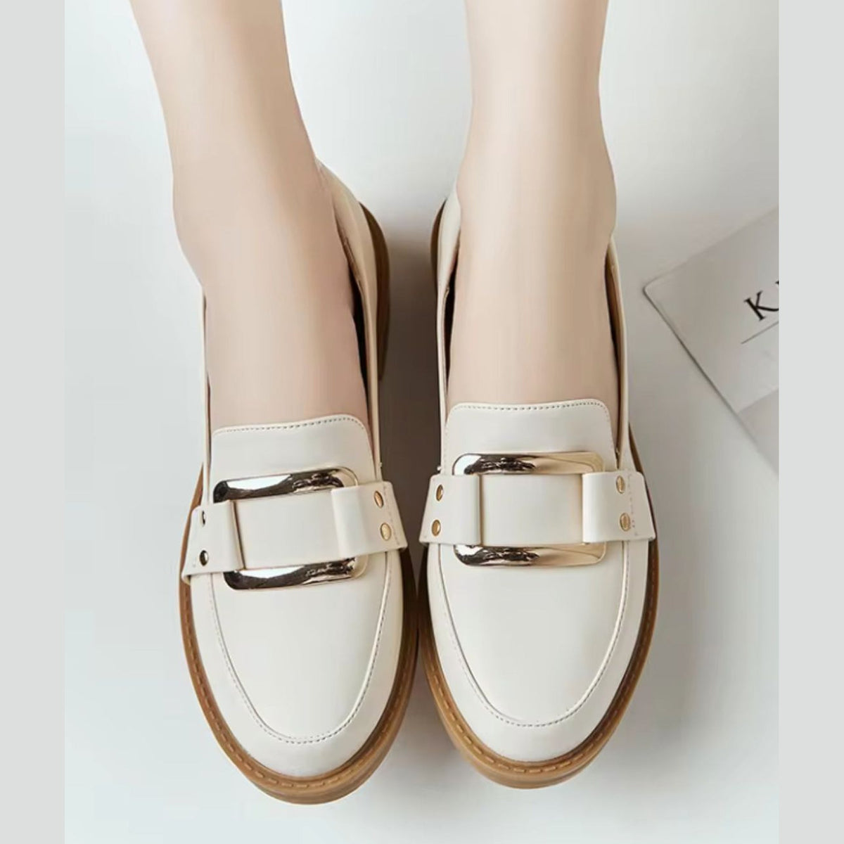Mocassino donna beige, look indossato